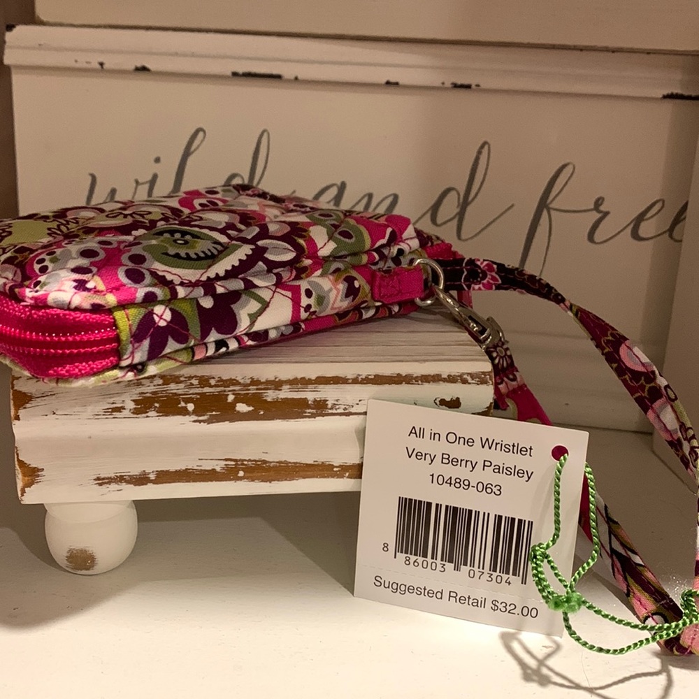 NWT VERA BRADLEY ALL IN ONE WRISTLET IN VERY BERRY PAISLEY